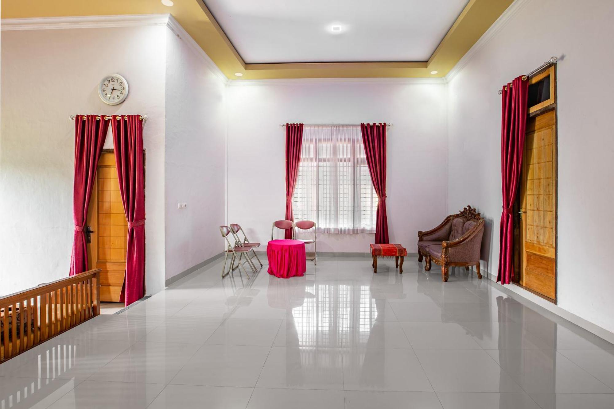 Oyo 92587 Homestay Romauli Kampung Radja Jambi Εξωτερικό φωτογραφία