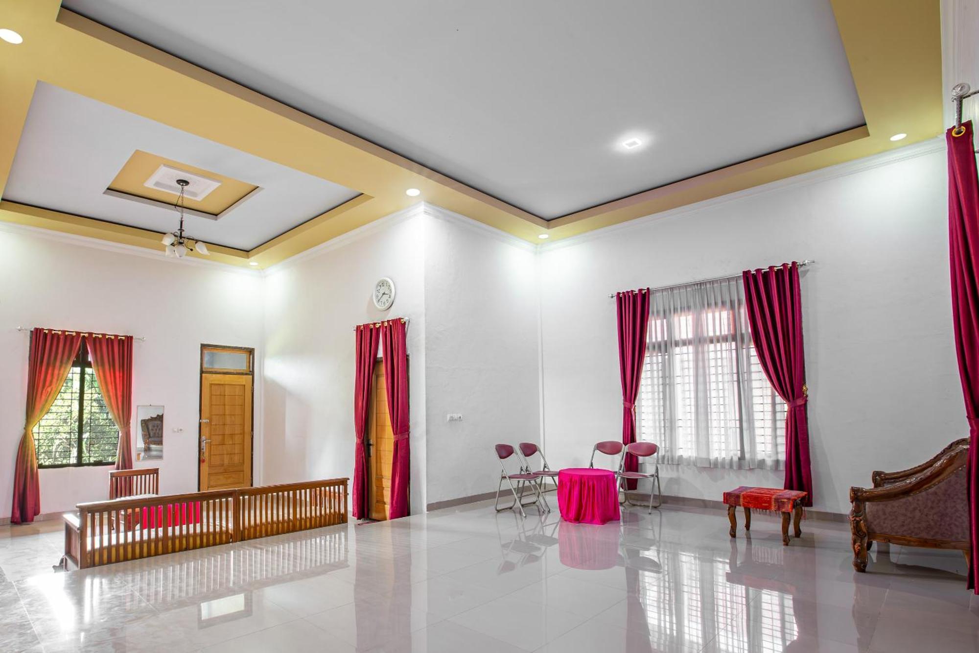 Oyo 92587 Homestay Romauli Kampung Radja Jambi Εξωτερικό φωτογραφία